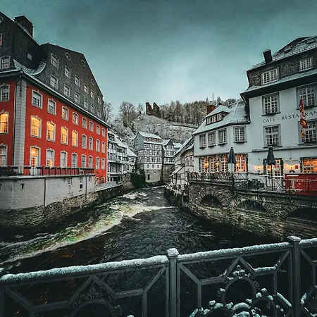 Traumfabrik Eifel Mit Sauna & Whirlpool *