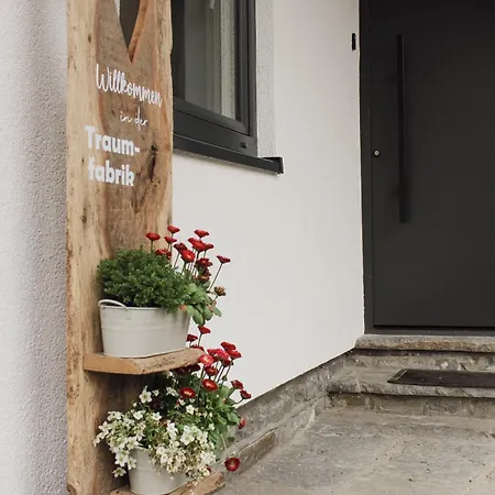 Traumfabrik Eifel Mit Sauna & Whirlpool בית נופש מונשאו